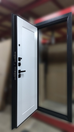 Входная дверь Берлога Ультра Багратион