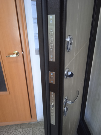 Входная дверь с терморазрывом Страж 3К Тепло Медный антик/ Лиственница крем 860х2050 Правое