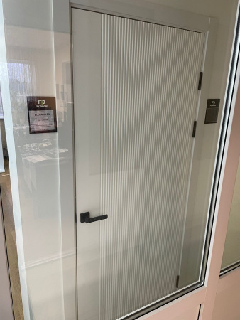 Межкомнатная дверь FlyDoors Elegans 04 Эмаль