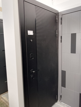 Входная дверь Страж 3К Матрикс 3К 3/4 зеркало