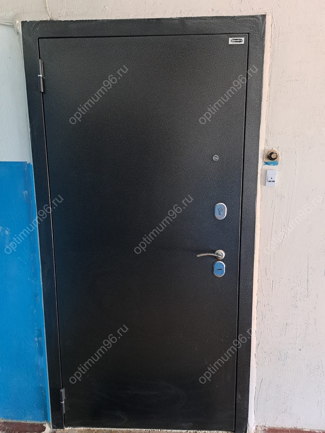 Входная дверь Берлога с облагораживанием проема