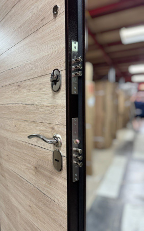 Входная дверь Берлога Оптима Лайн 2П "Гаральд"  Коньяк статус/ Дуб беженый 870х2050 Правое