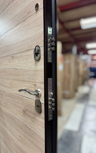 Входная дверь Берлога Оптима Лайн 2П "Гаральд"  Коньяк статус/ Дуб беженый 870х2050 Правое