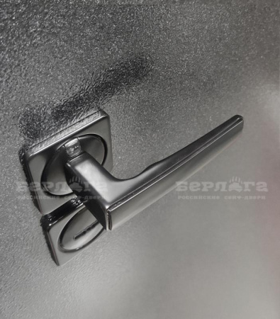 Входная дверь Берлога Ультра Вибек