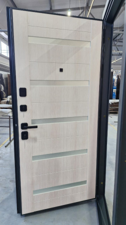 Входная дверь Страж 3К Люкс 4 Колоре графит/ Листвинница светлая 960х2050 Левое