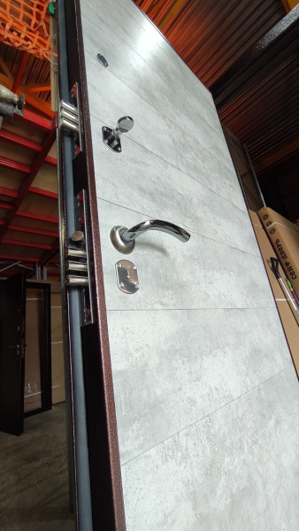 Входная дверь Берлога Оптима Лайн