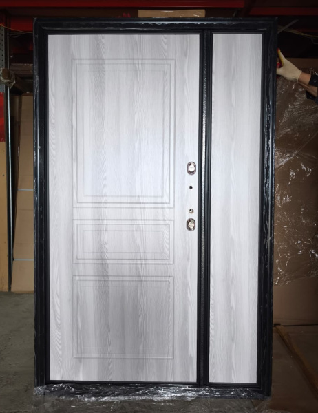 Входная дверь с терморазрывом Argus (ЕК1/279) Антик Серебро / Гаральд Ясень ривьера айс 1300х2050 Правое