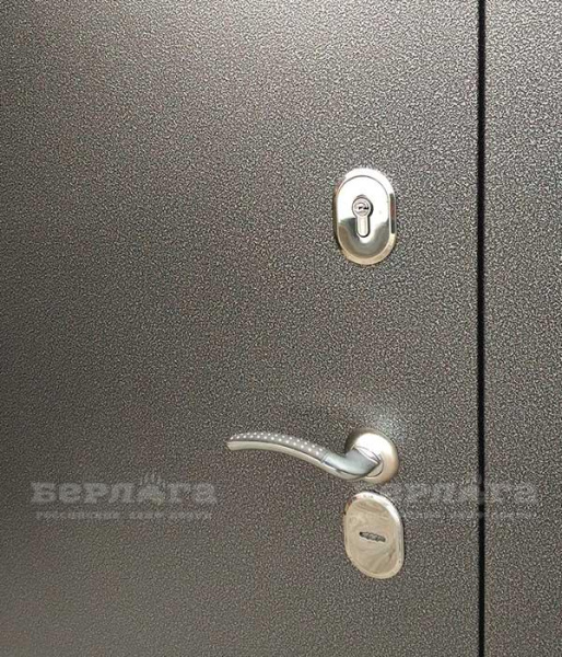 Входная дверь Берлога Тринити Милли (промо)