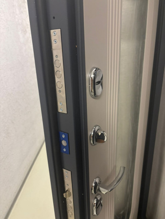 Входная дверь с терморазрывом Страж 3К Тепло Овальное зеркало