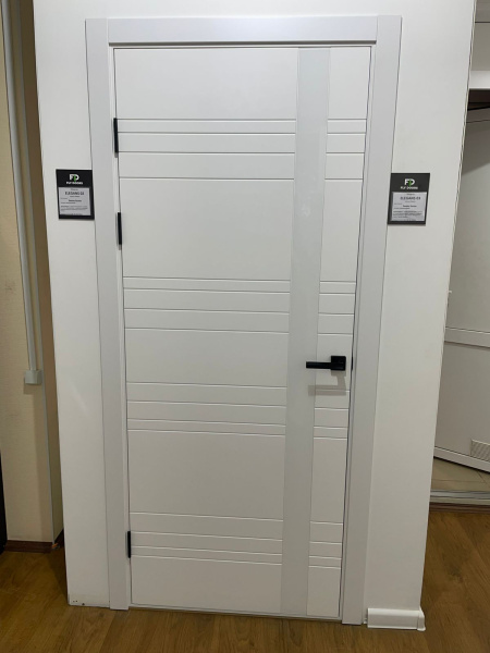 Межкомнатная дверь FlyDoors Elegans 03 Эмаль