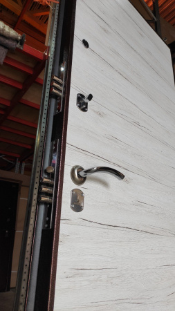 Входная дверь Берлога Оптима Лайн