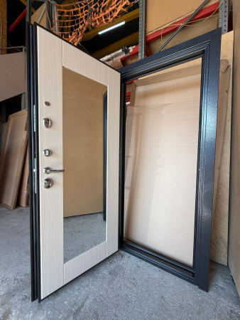 Входная дверь Берлога Тринити Нова Милли