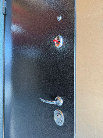 Входная дверь Берлога Тринити Нова Александра