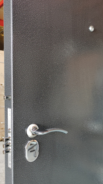 Входная дверь Берлога СБ-90 П