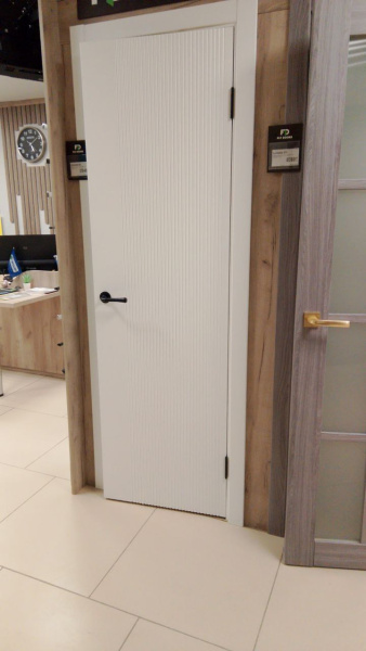 Межкомнатная дверь FlyDoors Elegans 04 Эмаль