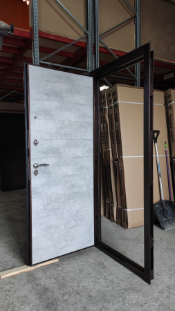 Входная дверь Берлога Оптима Лайн