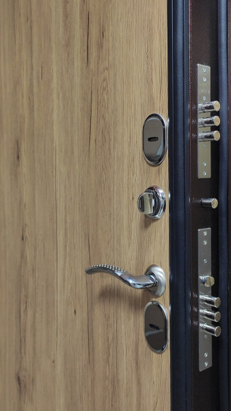 Входная дверь с терморазрывом Берлога Термо Рустик 3К