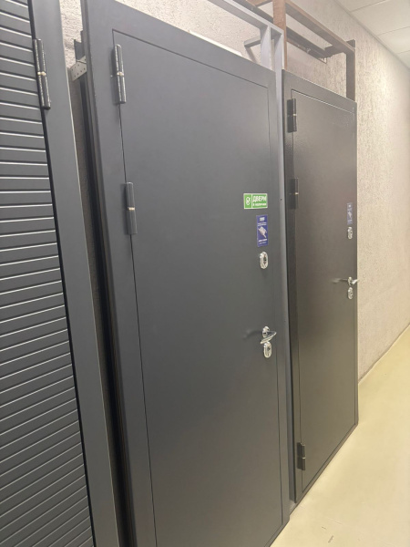 Входная дверь с терморазрывом Страж 3К Тепло Овальное зеркало