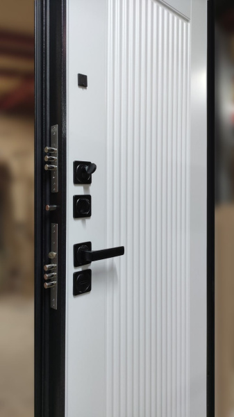 Входная дверь Берлога Ультра Багратион