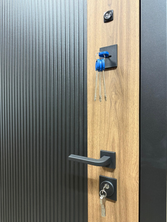 Входная дверь Берлога Тринити УП Энигма