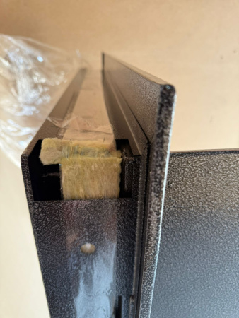 Входная дверь Берлога Тринити Нова Александра