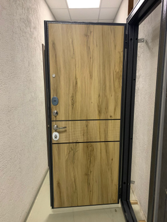 Входная дверь Мастино Trust Eco Букле антрацит/ Дуб галифакс медовый 9E-183 860х2050 Правое