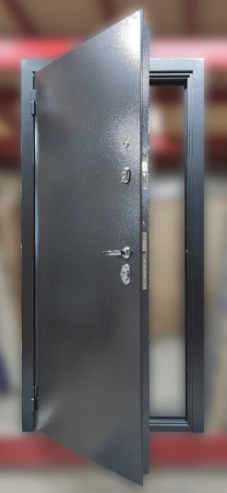 Входная дверь Берлога Тринити Нова Ромео