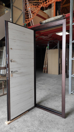 Входная дверь Берлога Оптима Лайн